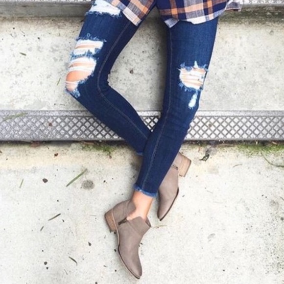 SOLD Seychelles Snare bootie in Tan - Picture 4 of 8